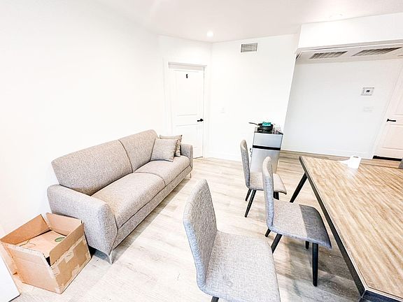 4th image of 1479 W 36th St #303