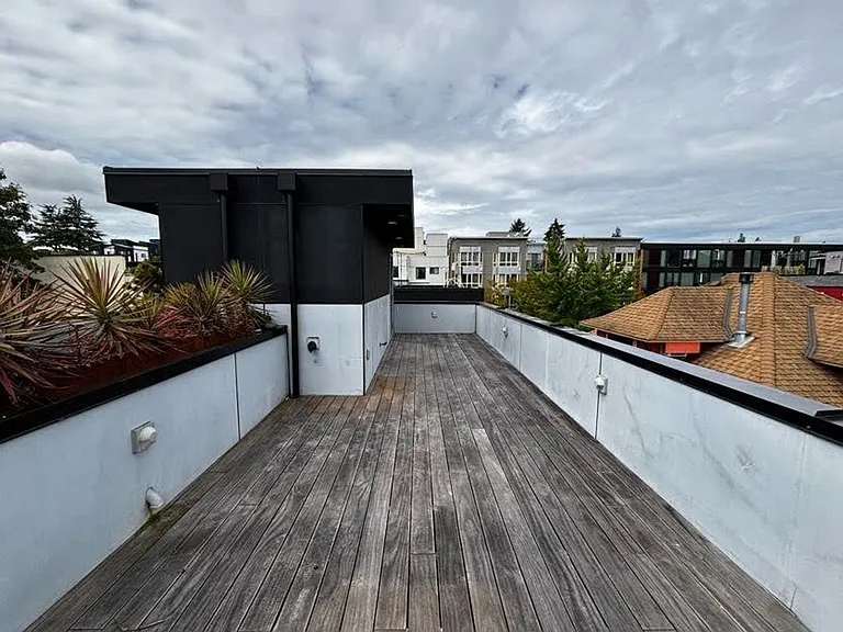 513 20th Ave E #D — Photo 38