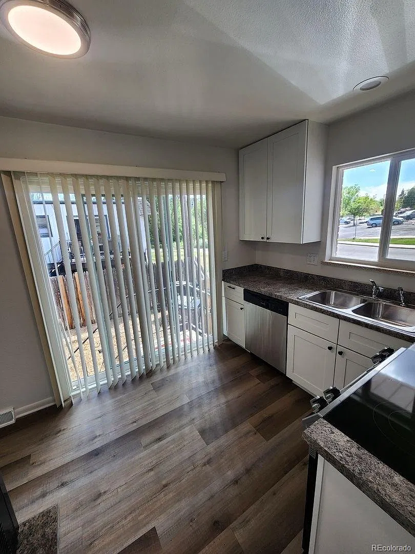 3 bed, 1.5 bath, 1400 sqft, $2,295 — Photo 3