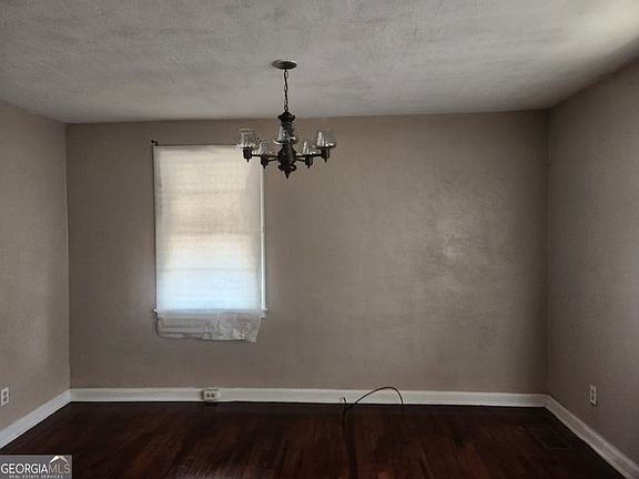 5th image of 3128 Carver St