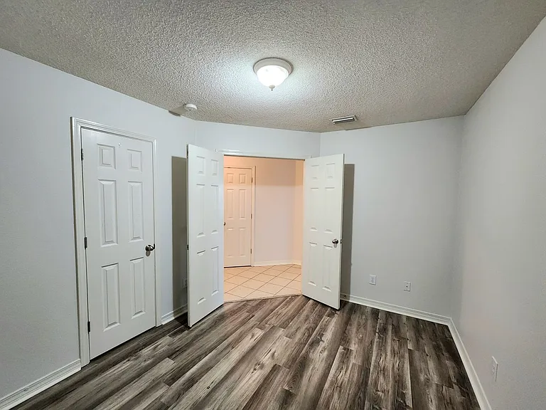 2704 Hampton Park Cir — Photo 12