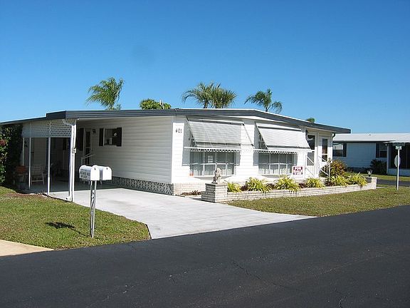 3rd image of 401 Captiva St