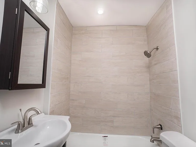 1001 Andrews Ave #5 — Photo 15