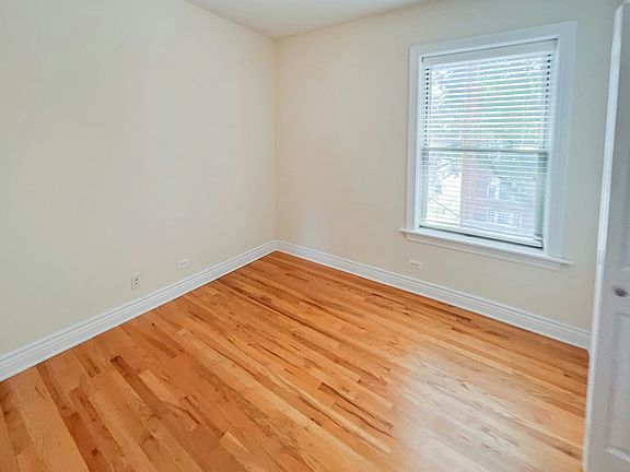 3rd image of 1210-12 W Waveland Ave #2