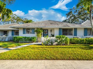 913 Palm Ln, Palm Beach Gardens, FL 33410