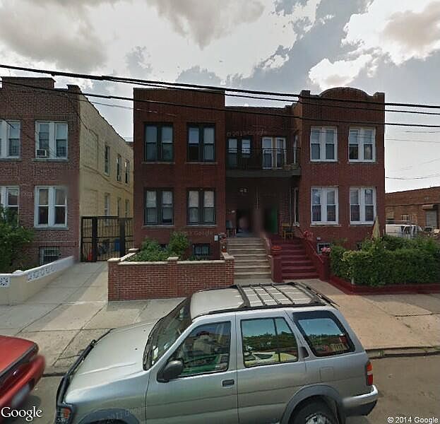 2nd image of 2210 Lyon Ave