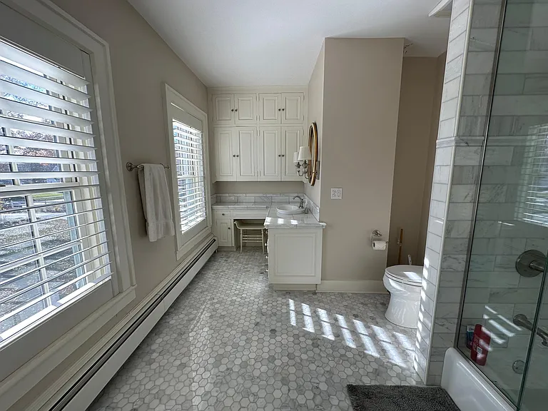 2 E Madison Ave — Photo 10
