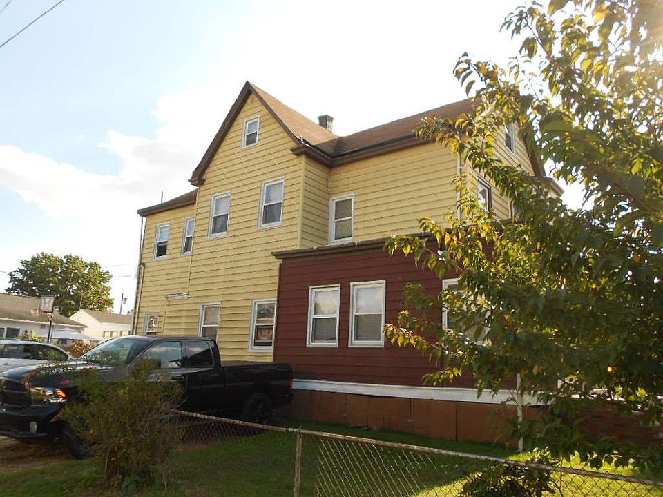 2nd image of 1074 Stonewall Ln