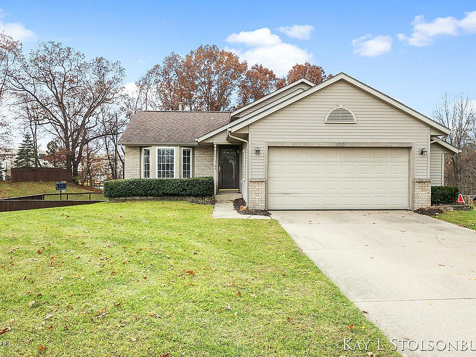 1st image of 250 Riverwood Dr