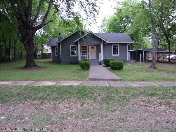 114 E College St, Ozark, AR 72949