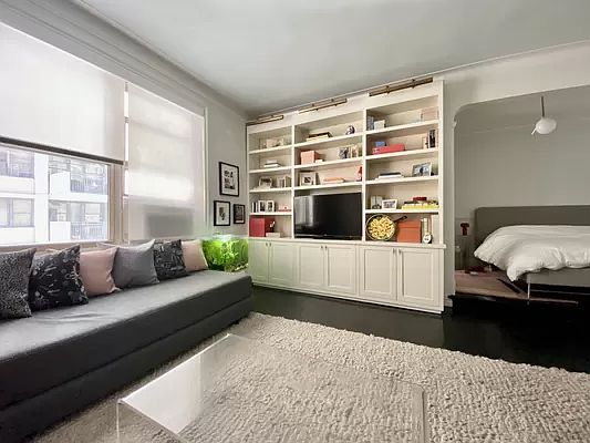 2nd image of 49 W 96th St #D4