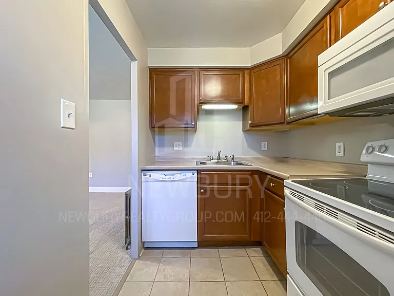 Aspen Court Apartments — Photo 13