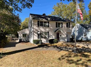 1705 SW Seabrook Ave, Topeka, KS 66604