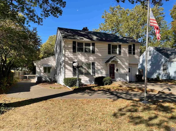 1705 SW Seabrook Ave, Topeka, KS 66604