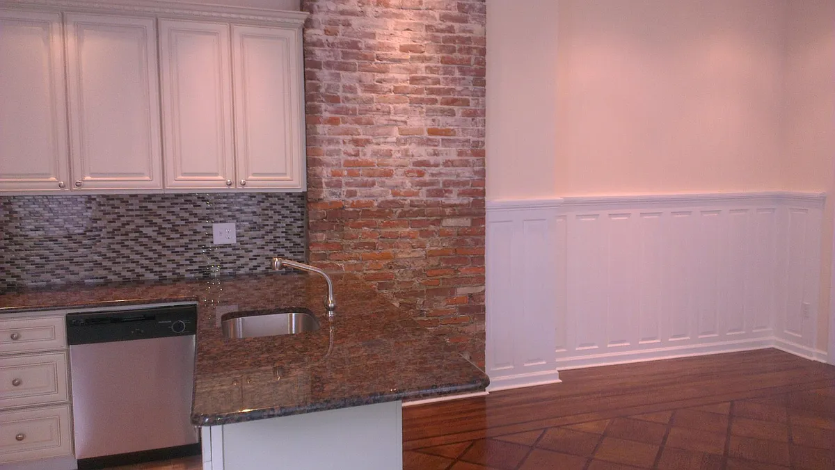 Building Photo - 1808 Pine St #3R
