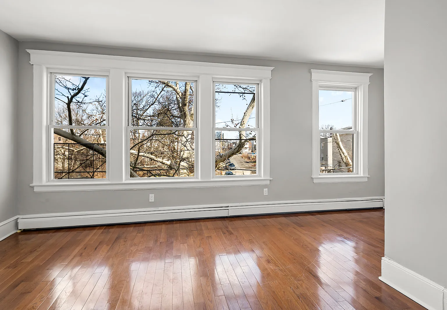 3 bed, 1000 sqft, $2,400 — Photo 2