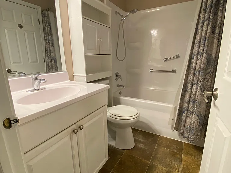 210 Wellington Cir — Photo 8