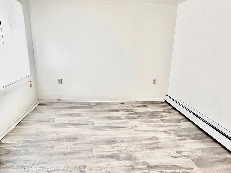 1110 S Main St — Photo 11