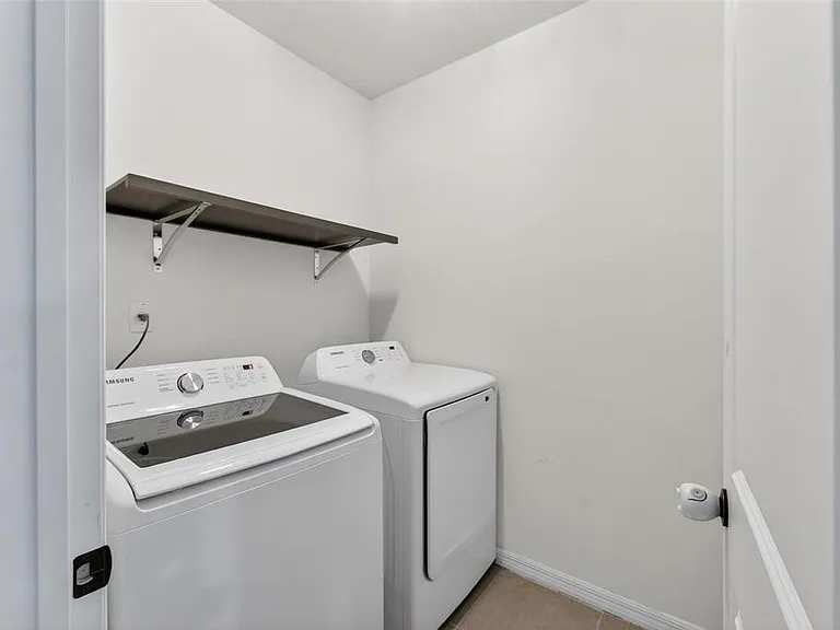 11176 Leland Groves Dr — Photo 49