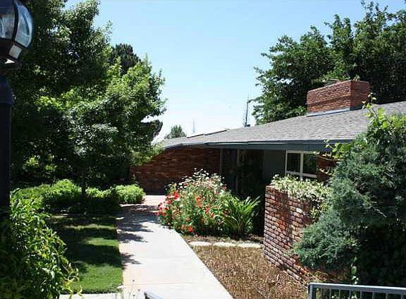 3rd image of 1021 Broadmoor Dr