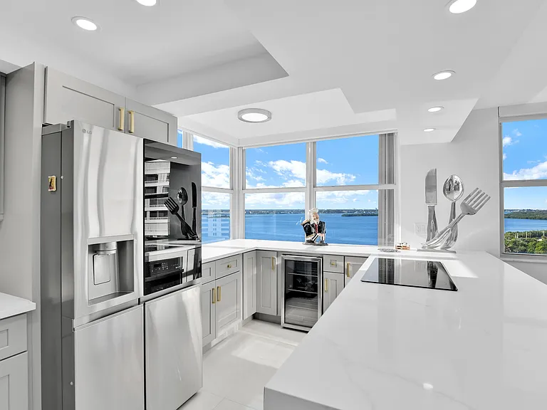 5200 N Ocean Dr #1105-A — Photo 4