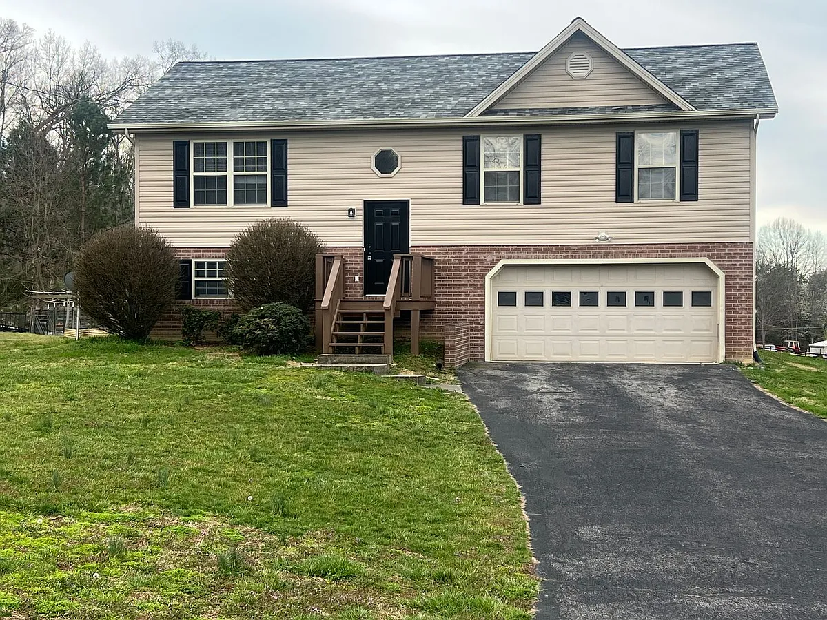 Building Photo - 120 Meadowlark Dr
