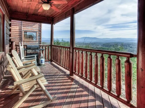 1071 Towering Oaks Dr, Sevierville, TN 37876