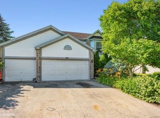 565 Juli Dr, South Elgin, IL 60177