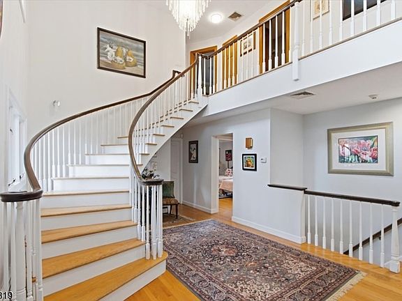 4th image of 203 Harwood Pl