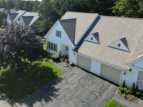 3rd image of 24 Stratford Ridge