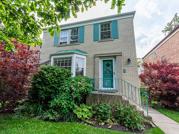 2nd image of 6734 N Richmond St