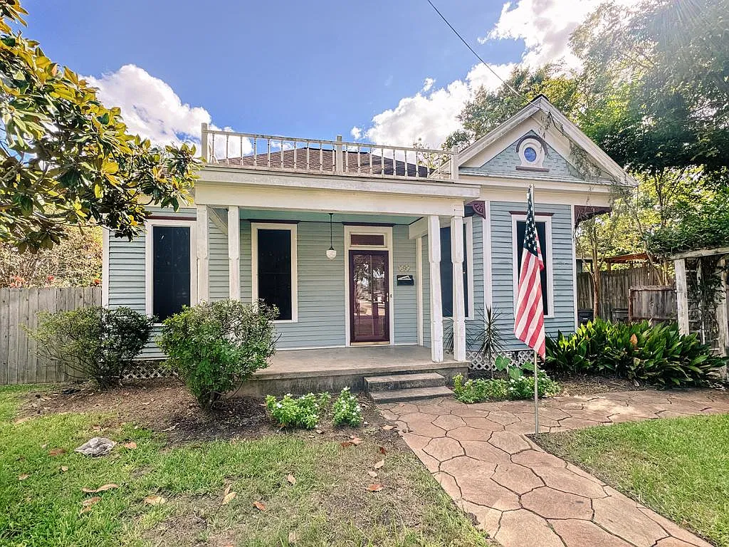 305 W Brazos St — Photo 2