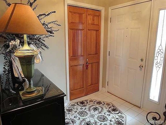 3rd image of 6 Saint Charles Ct
