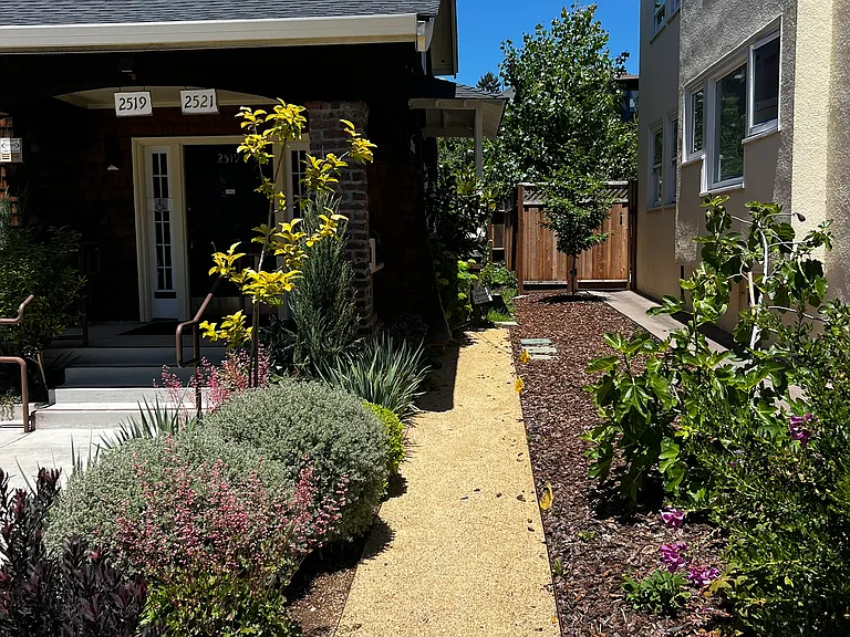 2521 Ashby Ave — Photo 2