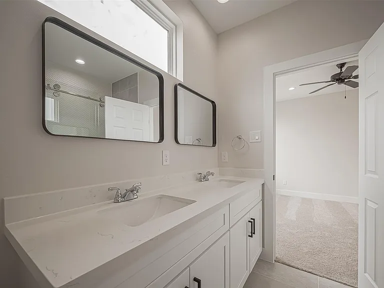 918 Saint Clair St #B — Photo 29