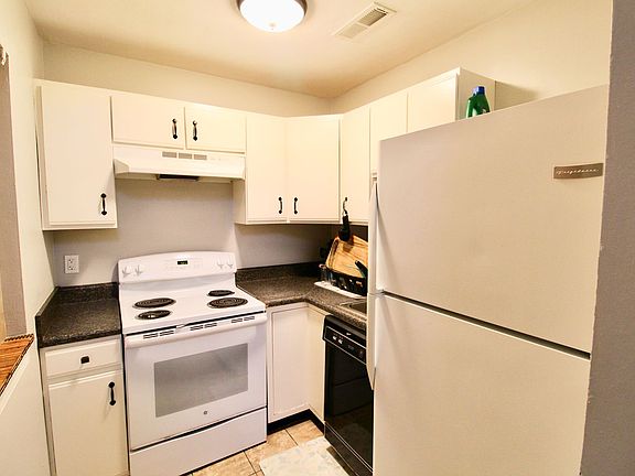 3rd image of 1372 Bradley Dr #4B-2Ba