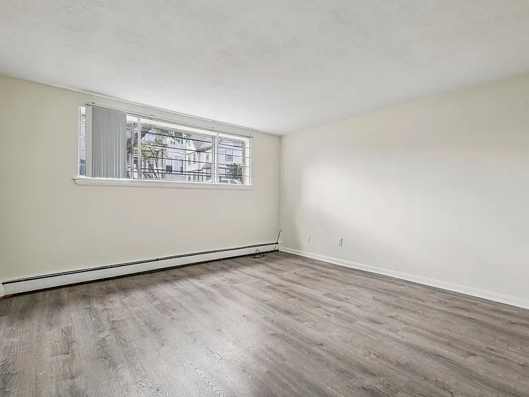 Gardner Street Apartments — Photo 41