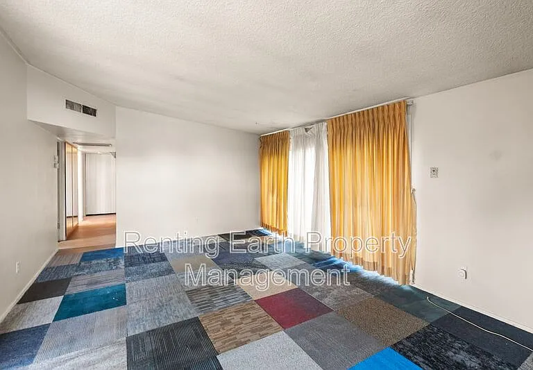 6452 Evergreen Blvd — Photo 26