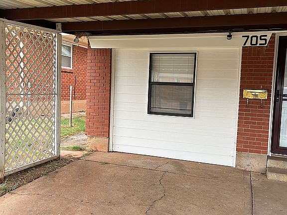 2 car driveway w/Carport