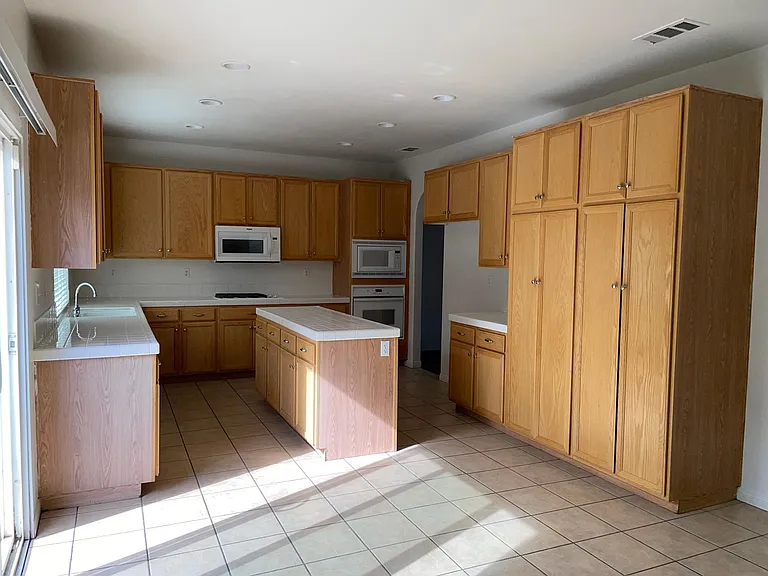 12661 Luna Rd — Photo 9