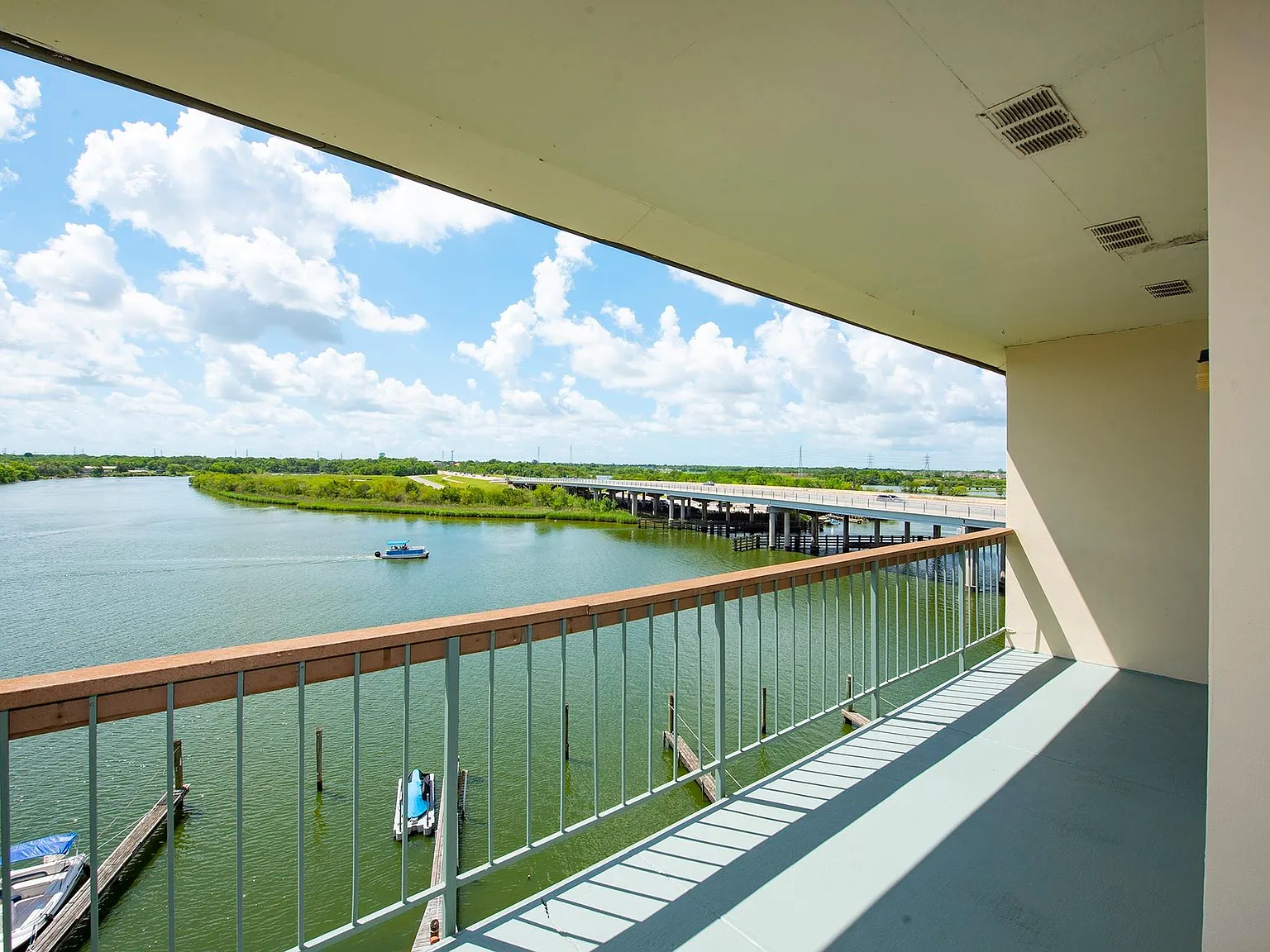 1 bed, 1.5 bath, 960 sqft, $1,800 — Photo 3