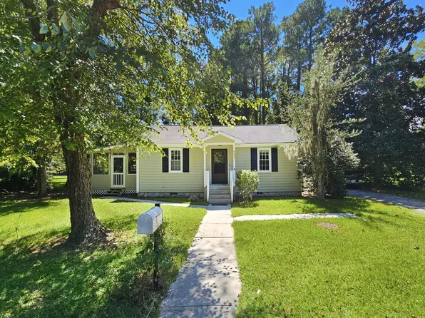 933 Pinckney St, Mc Clellanville, SC 29458