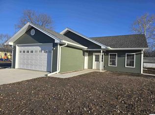 1301 Wabash Ave, Carthage, IL 62321