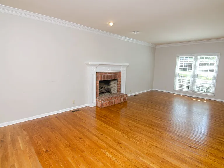 1144 Hunters Chase Dr — Photo 4