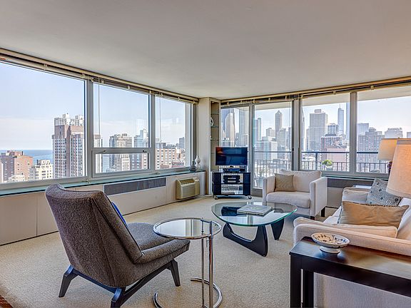 4th image of 88 W Schiller St APT 2602