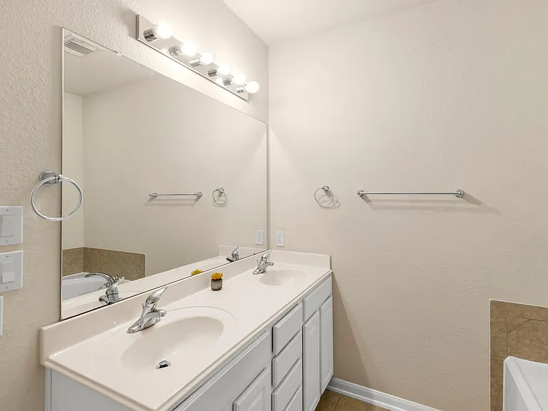 1146 Glenwood Canyon Ln — Photo 16