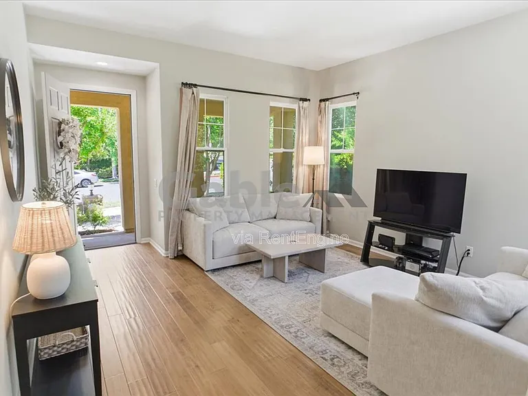 26882 Greenleaf Ct — Photo 5