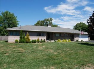 11 Meadowbrook Rd, Whitesboro, NY 13492