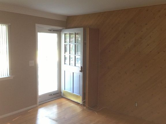 4th image of 24468 Laurel St