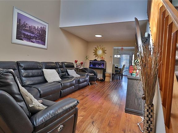 3rd image of 2743 Victoria Ln